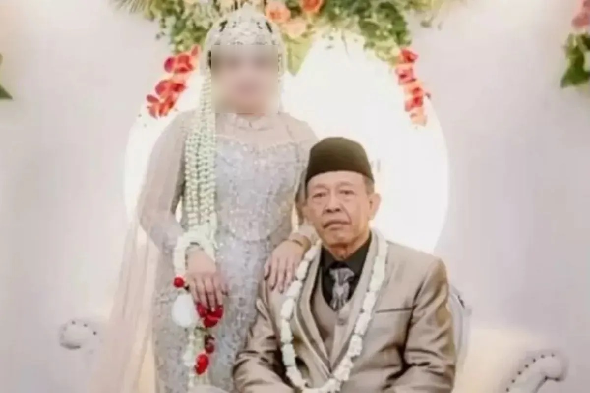Heboh! Mbah Tarman Kabur Usai Nikahi Gadis 24 Tahun dengan Mahar Cek Rp 3 Miliar, Kades dan Kepala KUA Ungkap Fakta Baru