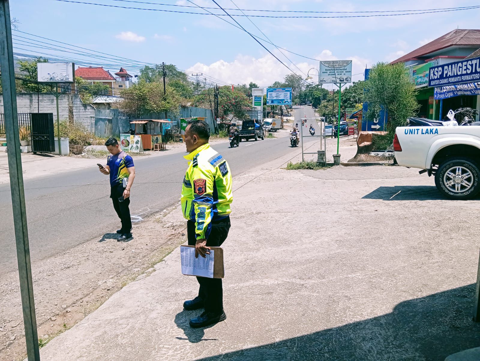 Satlatas Polres Wonogiri olah TKP tabrak lari di Jalan Raya Slogohimo-Purwantor, tepatnya di depan minimarket Bangsri, Kecamatan Purwantoro.