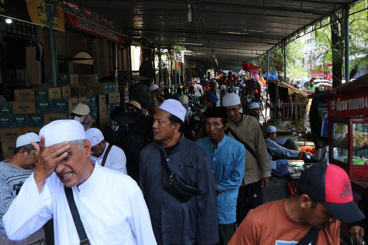 Jamaah mulai memadati kawasan Pasar Kliwon, Kota Solo untuk mengikuti Haul ke-114 Habib Ali bin Muhammad Al Habsyi atau dikenal pula dengan Haul Solo, Sabtu (11/10/20245.