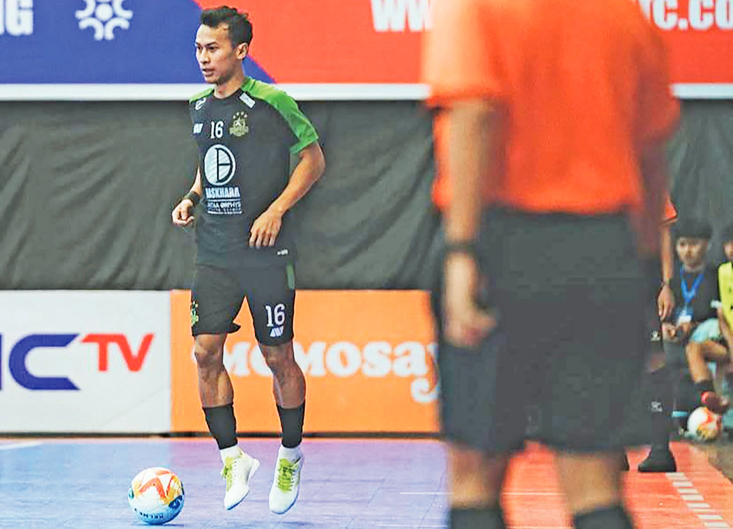 ASAL SRAGEN: Pemain kunci Bintang Timur Surabaya Guntur Sulistyo Ariwibowo saat tanding di Pro Futsal League (PFL) 2025/2026 seri Malang.