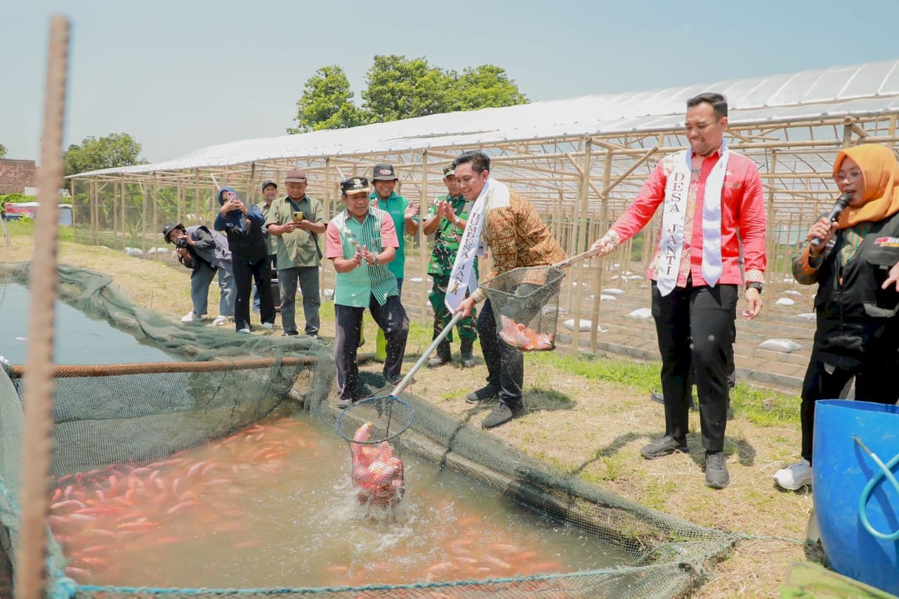 Bupati-Wabup Klaten Hamenang Wajar Ismoyo-Benny Indra Ardhianto kunjungi kawasan wisata dan edukasi ketahanan pangan di Desa Janti, Kecamatan Polanharjo.
