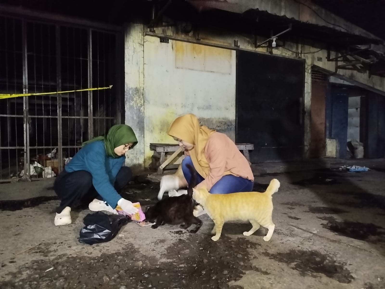 Street feeding yang dilakukan Hemas dan timnya di Pasar Kota Wonogiri, Jumat (10/10/2025).