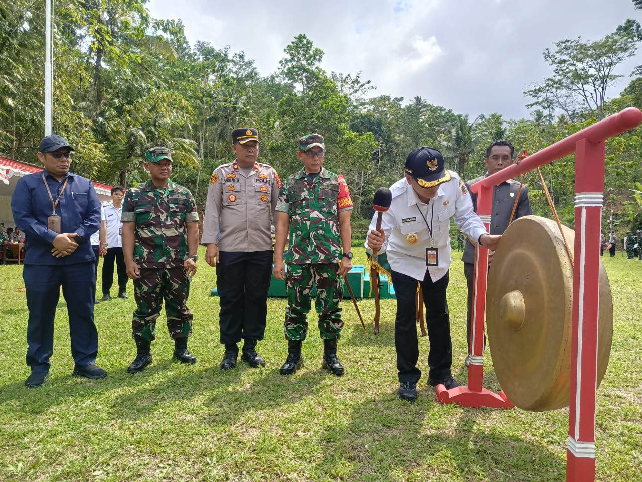 Bupati Wonogiri Setyo Sukarno membuka TMMD di Desa Ngambarsari Kecamatan Karangtengah Rabu (8/10/2025).