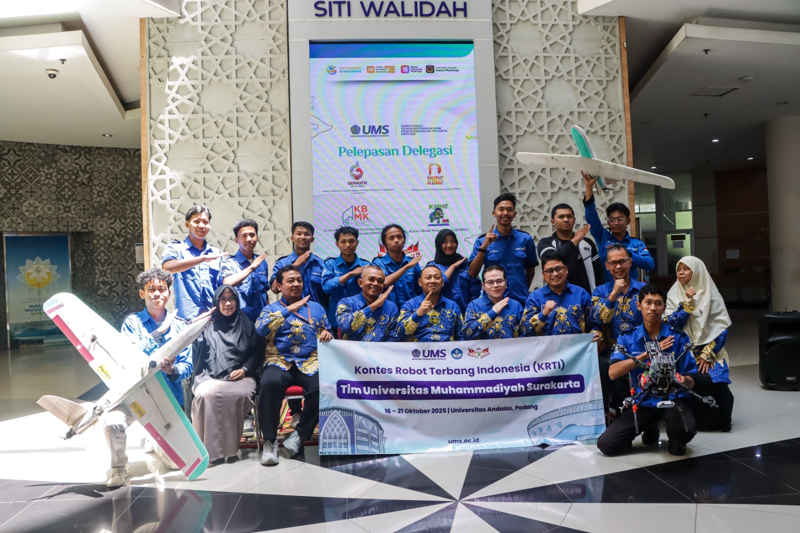 Pelepasan tim UMS seleksi tingkat nasional 2025 di Lobby Gedung Induk Siti Walidah, Senin (13/10).