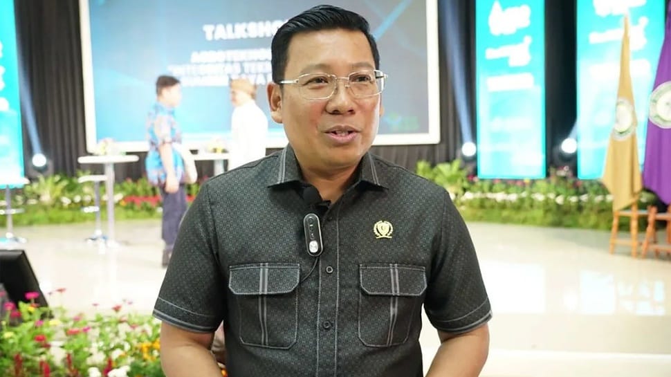 Presiden Prabowo mencopot Arief Prasetyo Adi dari jabatan Kepala Bapanas. Mentan Andi Amran Sulaiman ditunjuk gantikan posisinya.