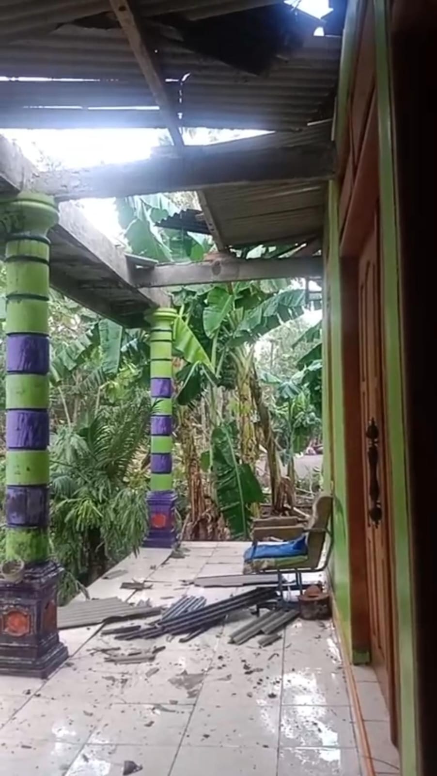 Kerusakan rumah warga Desa Baleharjo Kecamatan Eromoko, Wonogiri akibat angin kencang, Senin (13/10/2025) siang.