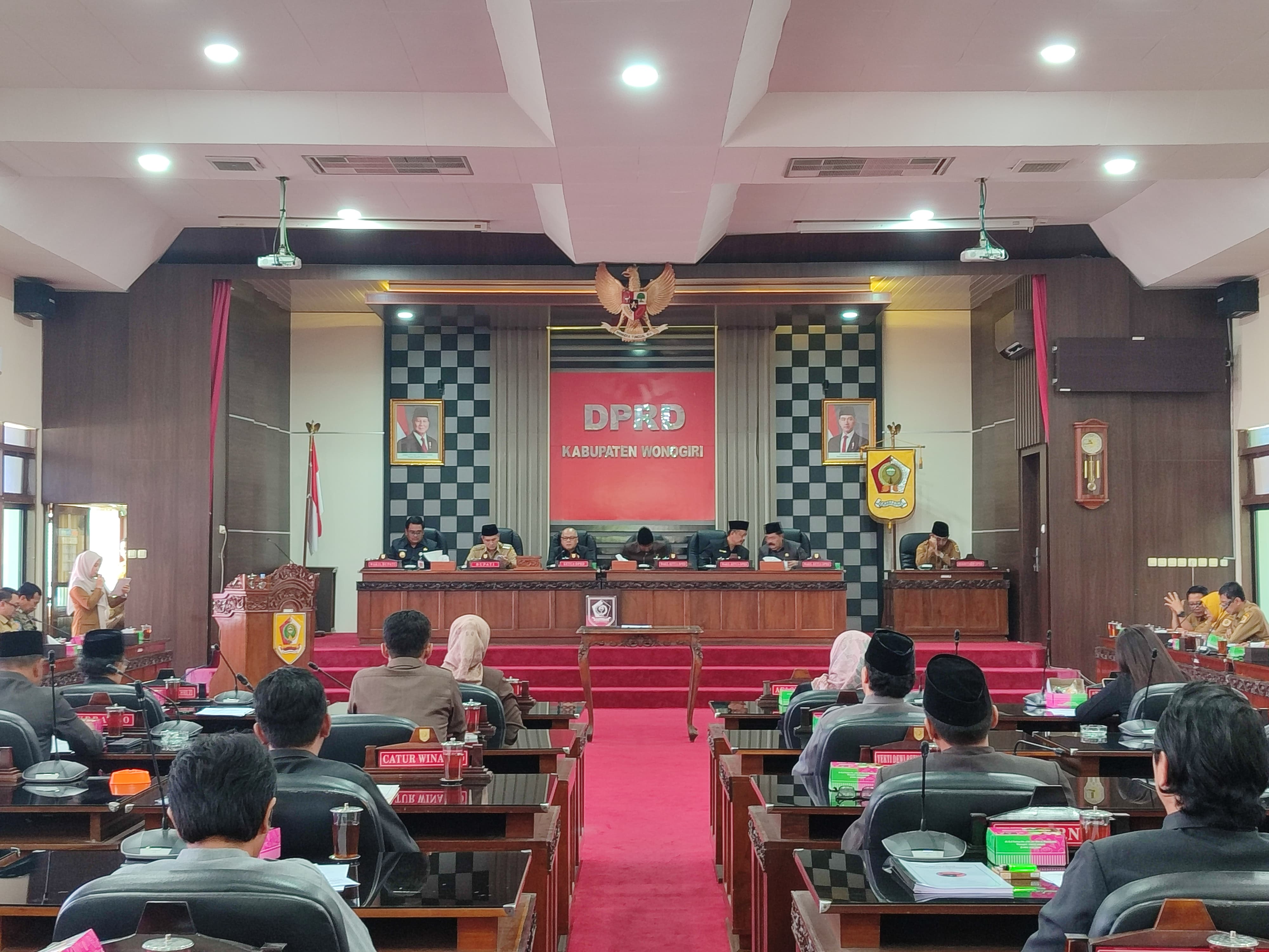 Sidang paripurna di DPRD Wonogiri, Senin (13/10/2025).