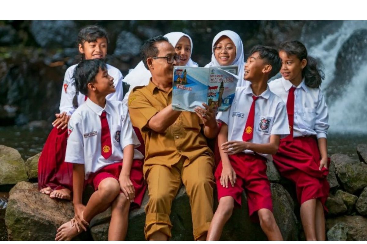 Pendaftaran Pendidikan Profesi Guru PPG Calon Guru 2025 dibuka. Cek link SIMPKB, syarat, jadwal, dan tahapan seleksi lengkap di sini.