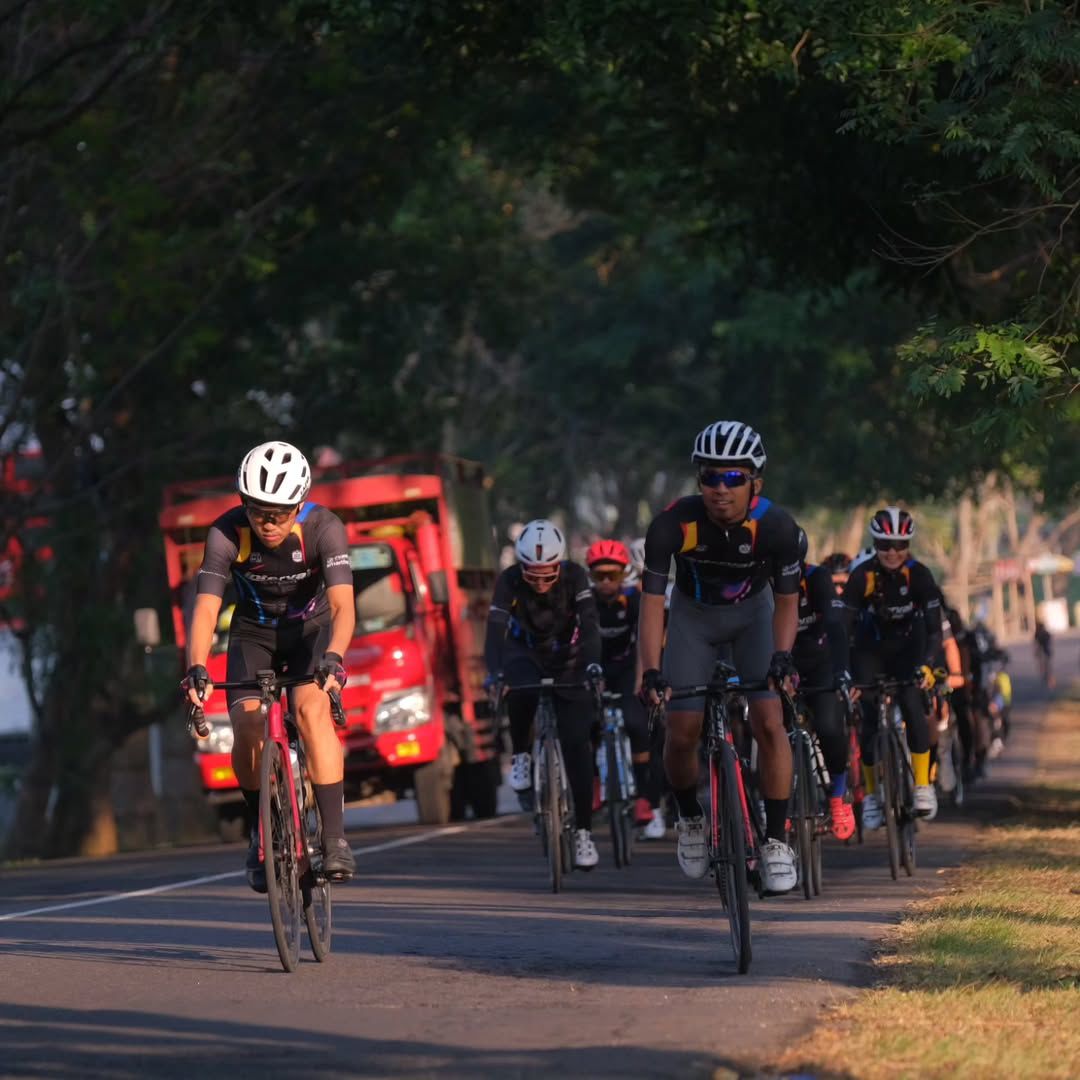 Anggota Solo Cycling Community susuri jalan Solo dan sekitarnya. (Ist)