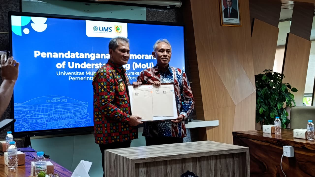 Bupati Wonogiri Setyo Sukarno (kiri) dan Rektor UMS Harun Joko Prayitno di Gedung Induk Siti Walidah, Rabu (15/10).