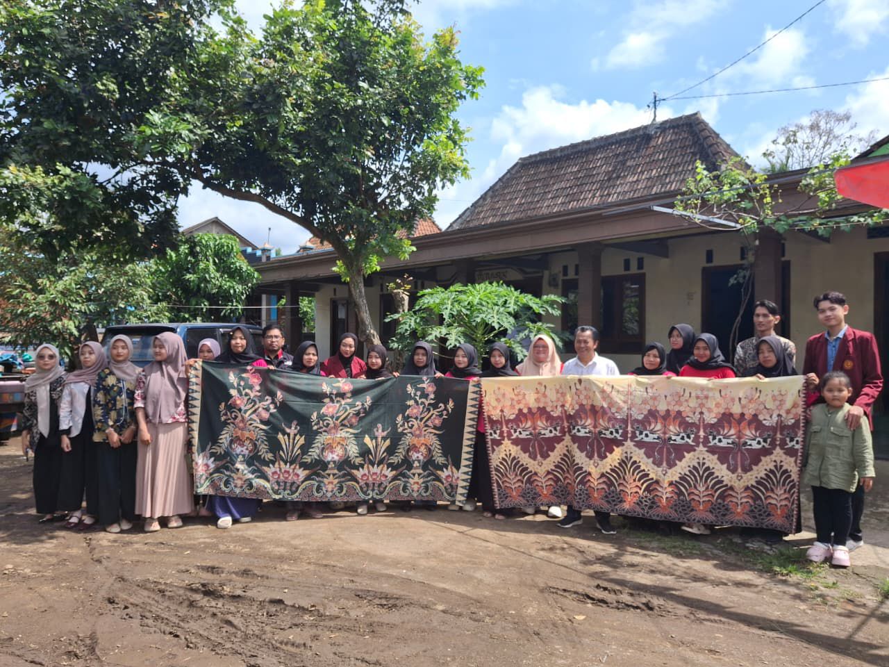 Batik khas Desa Banyuanyar, Kecamatan Ampel, Boyolali dengan motif keselarasan lingkungan didaftarkan HKI.