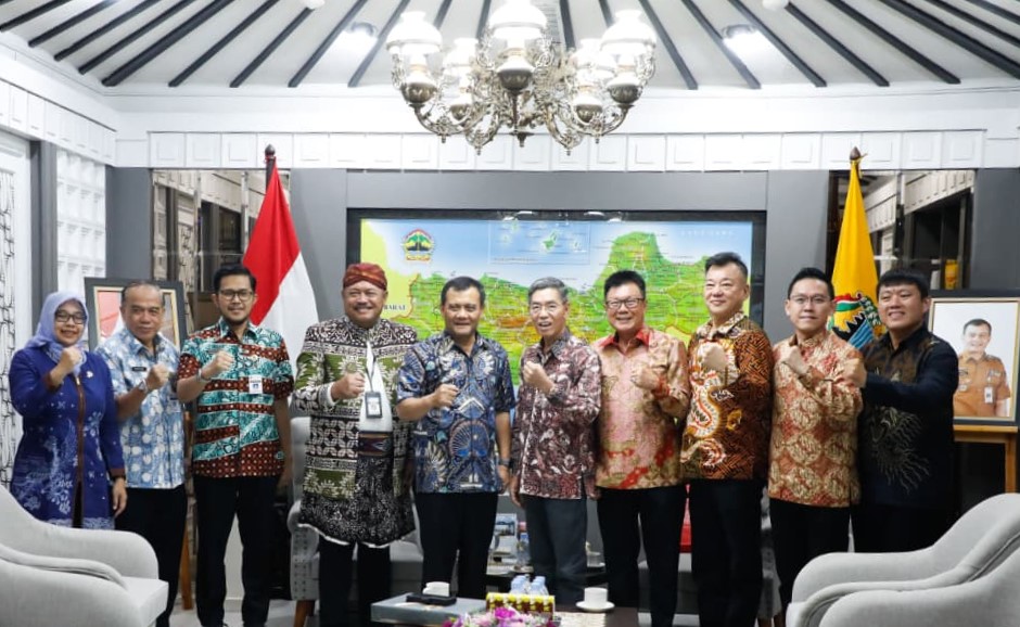 Perkumpulan Pengusaha Indonesia Tionghoa Jawa Tengah saat beraudiensi dengan Gubernur Jawa Tengah Ahmad Luthfi di kantornya, Kamis (16/10/2025).