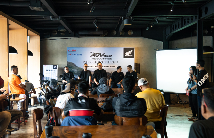 Jajaran Management Astra Motor Jateng menjadi narasumber pada sesi Q&A Press Conference New Honda ADV 160 pada Sabtu kemarin (18/10/25) di Cold N Brew Fajar Indah Solo.&nbsp;