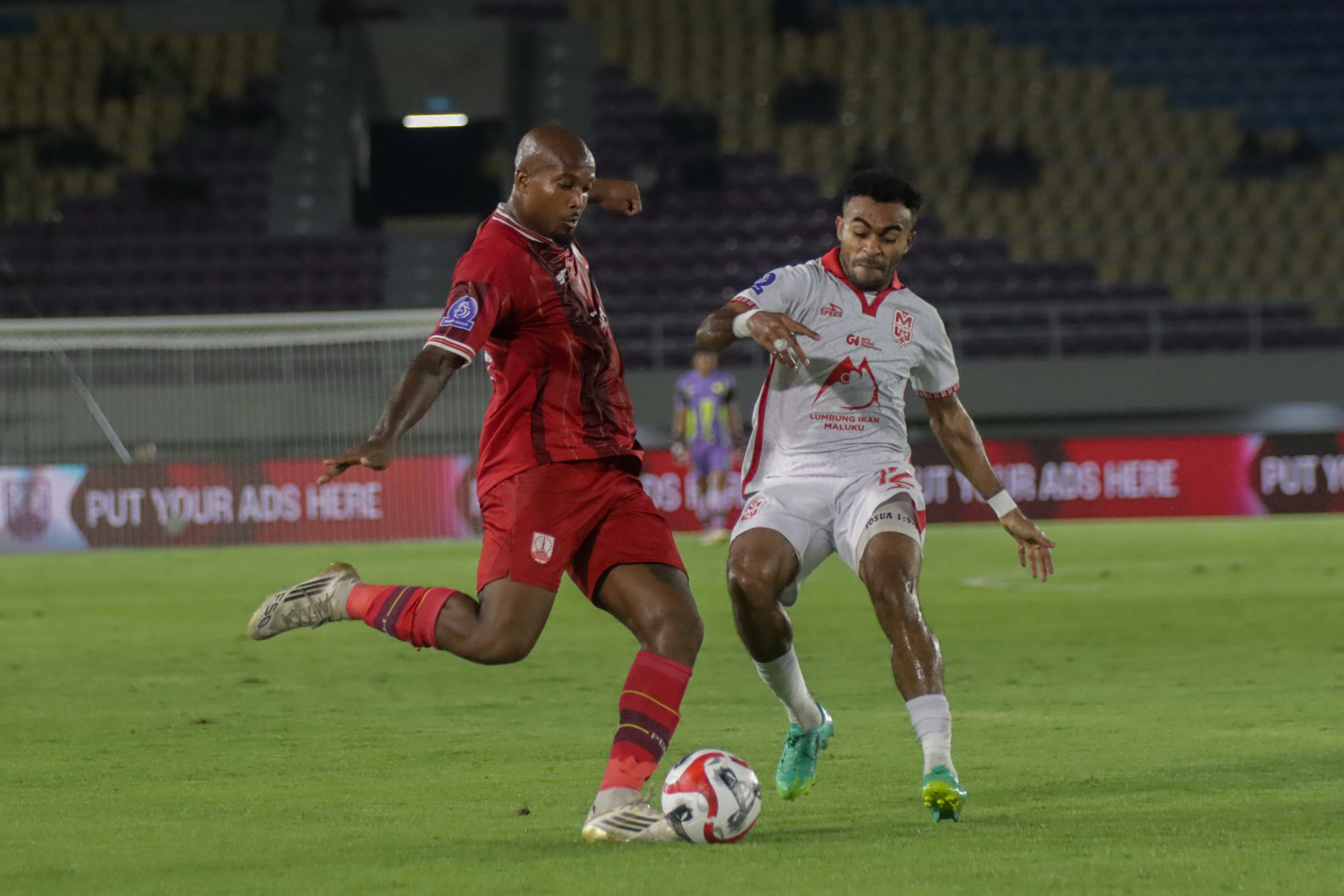 Striker Persis Solo Garvin Kastanaar saat melawan Malut United di Stadion Manahan (18/10/2025)