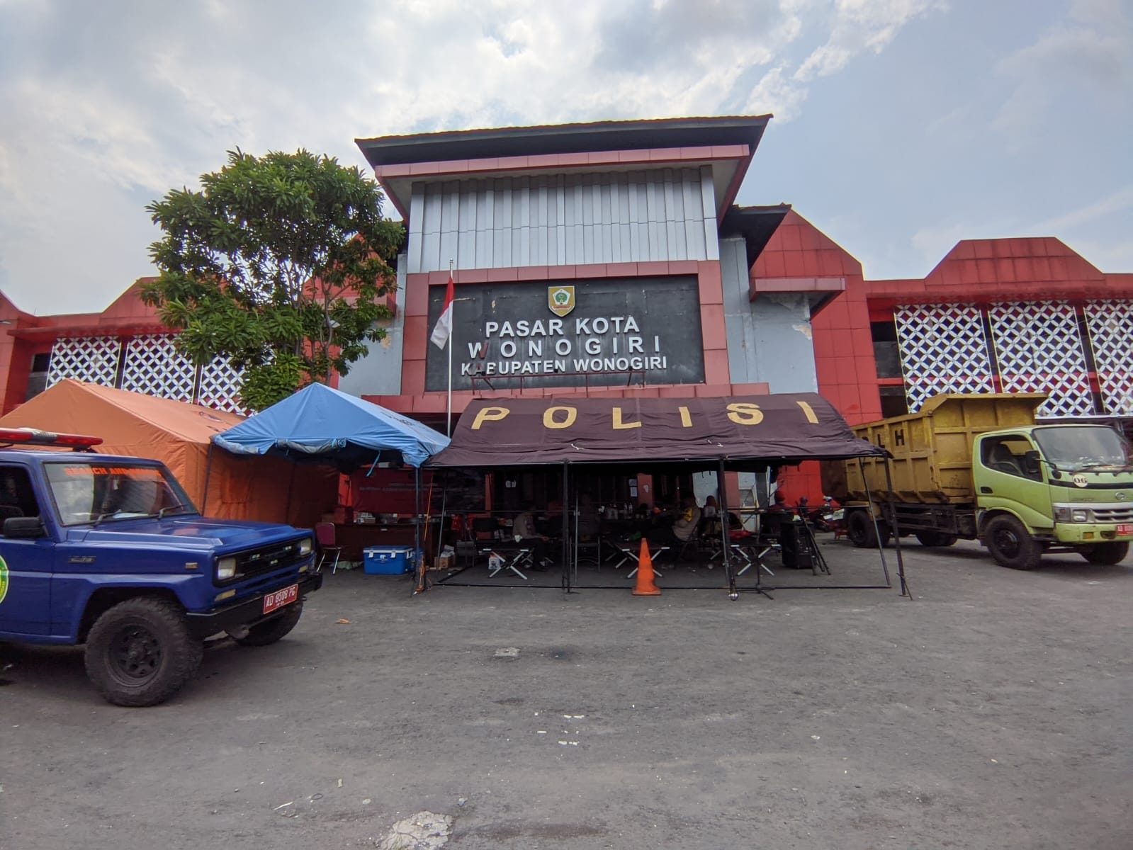 Situasi di depan Pasar Kota Wonogiri, Senin (20/10/2025)