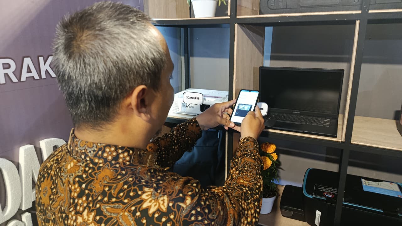 CEK: ASN Pemkot Solo tengah mencoba aplikasi SIPASAR SADAR.  &nbsp;