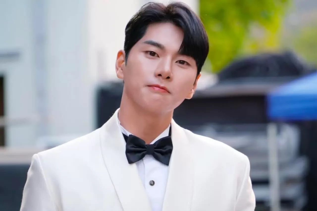 Lee Yi Kyung dituduh kirim pesan cabul ke wanita Jerman. Agensi bantah dan siap tempuh jalur hukum.