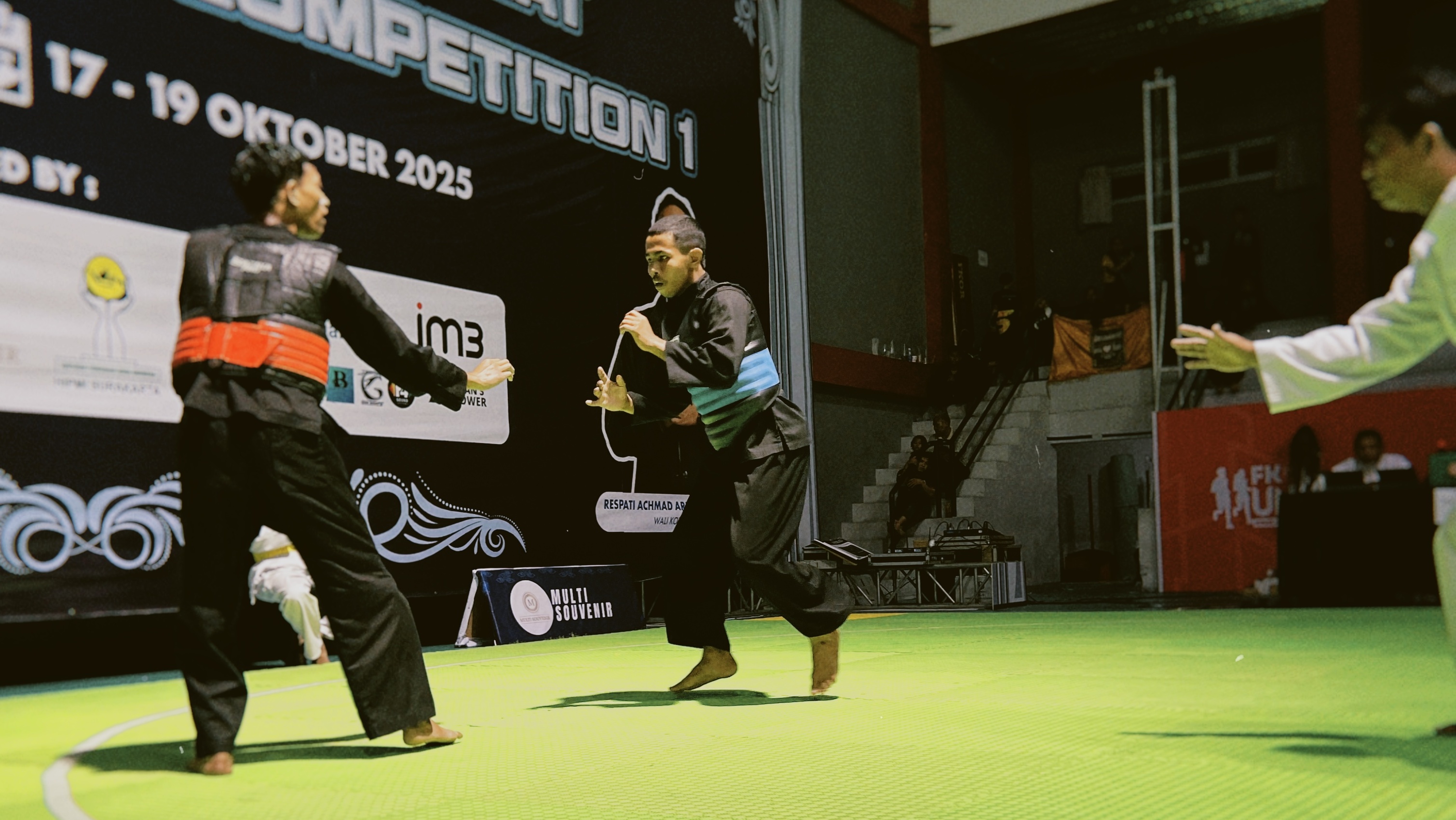 Pesilat mengikuti Surakarta Open Competition di GOR FKOR UNS.
