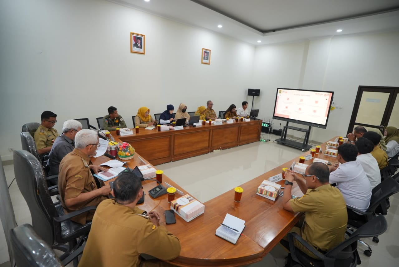 Tahap visitasi monitoring dan evaluasi (Monev) Keterbukaan Informasi Publik oleh Komisi Informasi (KI) Provinsi Jawa Tengah di Kantor Diskominfo Klaten. (Dokumentasi Diskominfo Klaten)