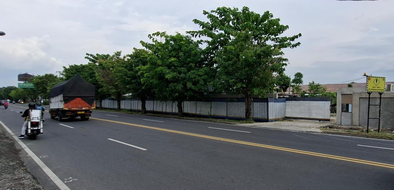 Rumah pensiun Presiden Ke-7 RI Joko Widodo di Desa Blulukan, Kecamatan Colomadu, Karanganyar yang masih tahap pembangunan, Rabu (22/10/2025). (Rudi Hartono/Radar Solo)