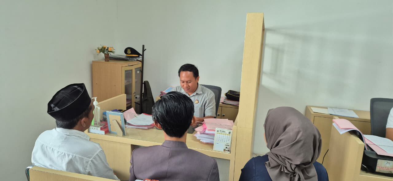 Kejari Boyolali melakukan penyerahan tersangka, serta barang bukti