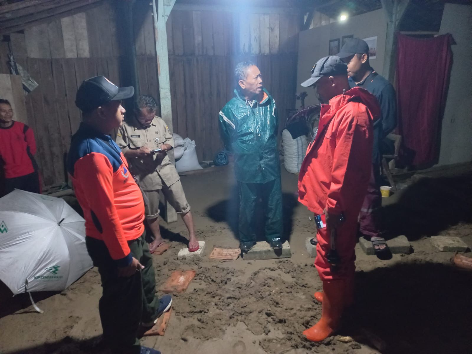 Hujan deras sejak siang hingga malam sebabkan banjir di 3 dukuh Juwangi dan tanah longsor di Samiran, Boyolali.