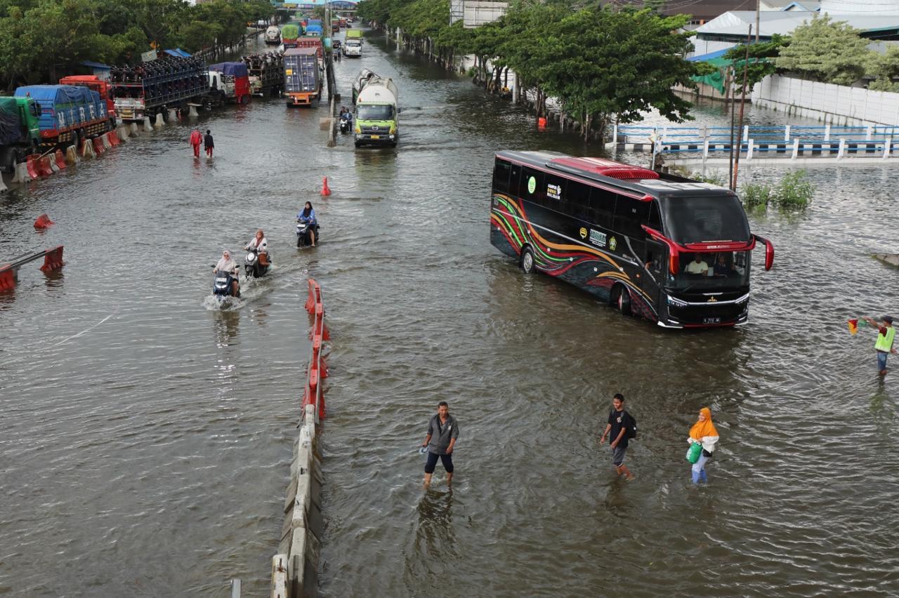 Banjir di Kota Semarang, Kabupaten Demak, dan Kabupaten Grobogan menjadi perhatian serius Pemprov Jateng untuk segera dilakukan penanganan.