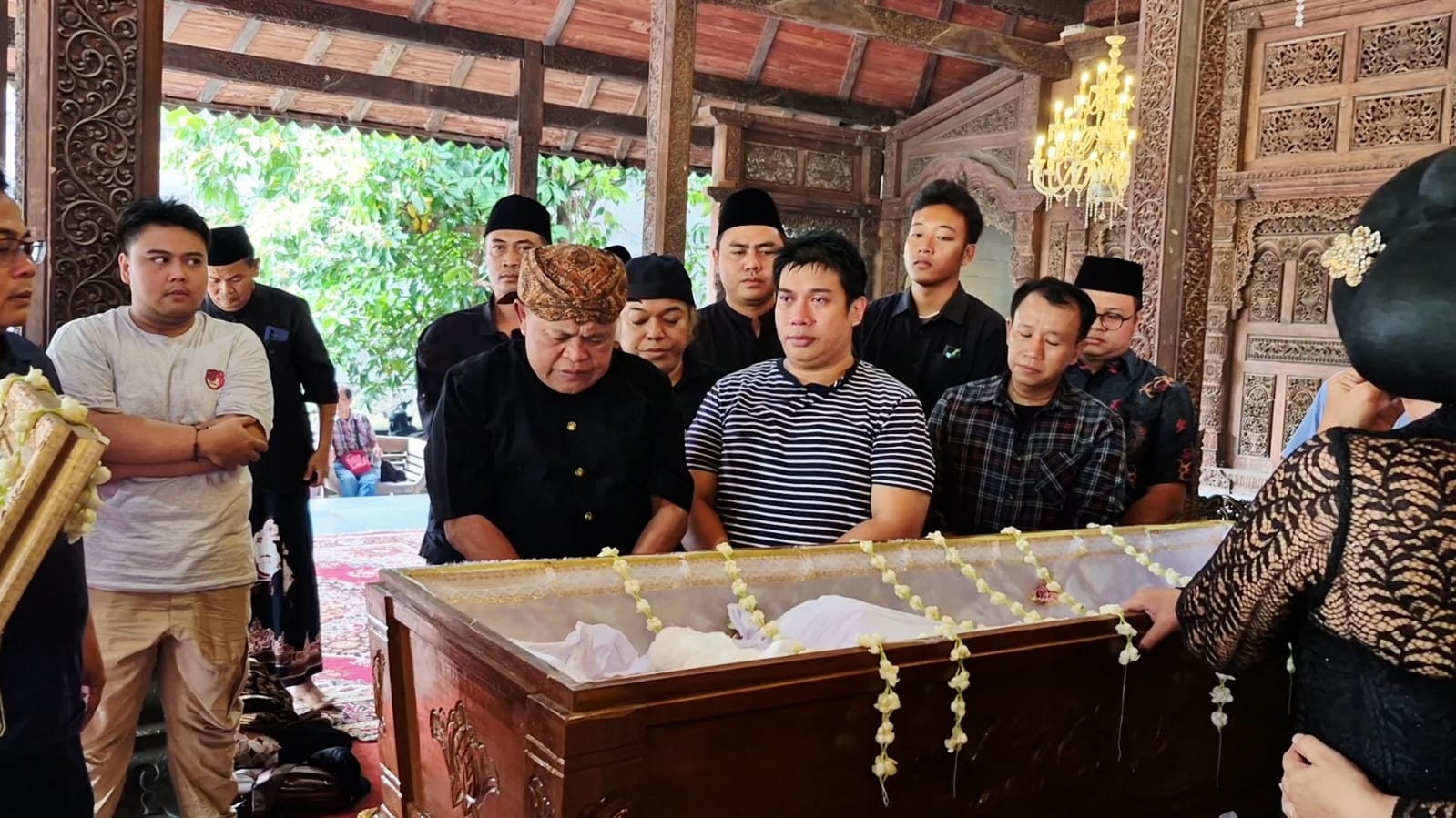 Ki Ageng H. Anom Suroto Lebdo Nagoro tutu usia.