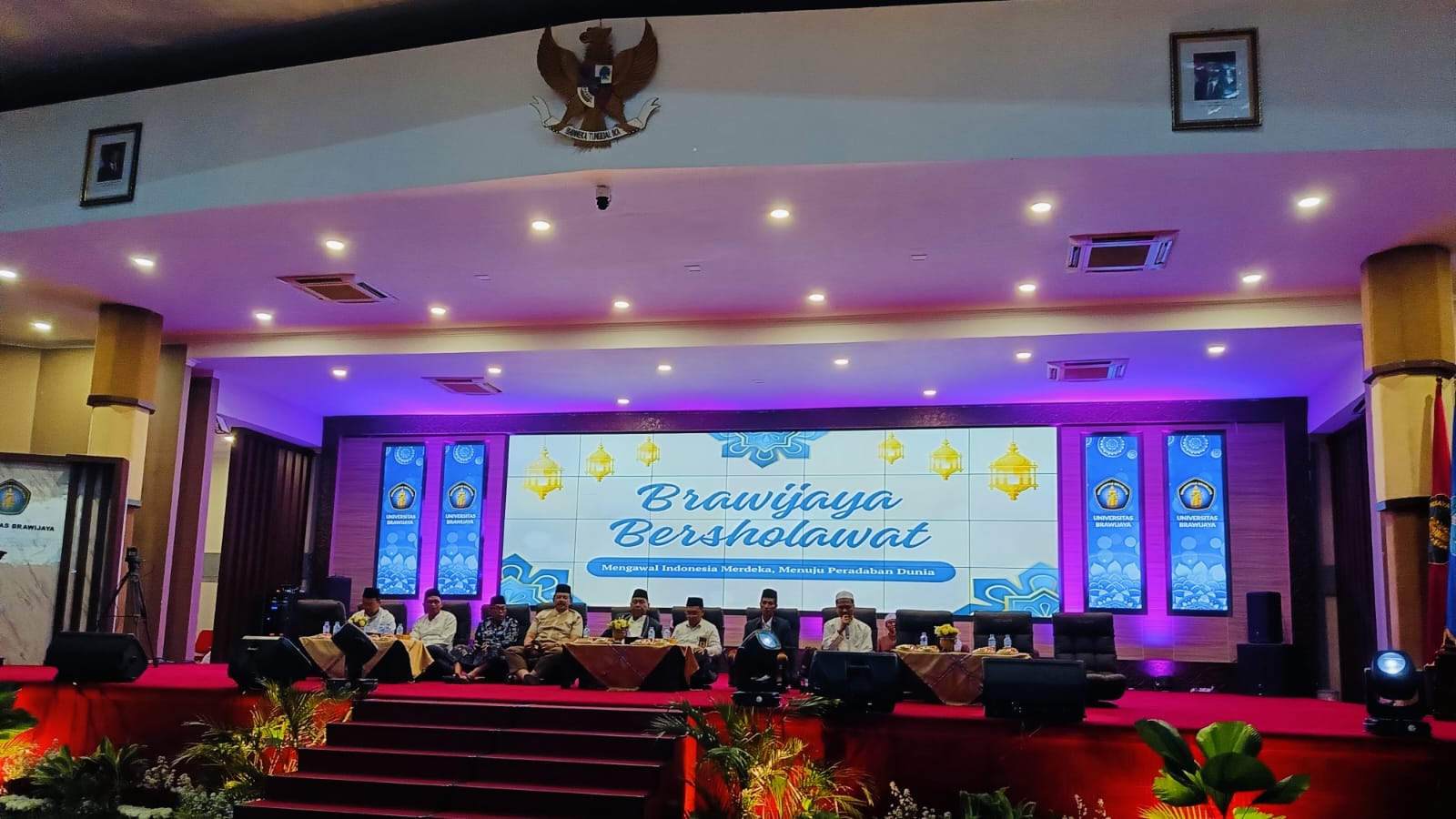 SEMARAK: Gelaran Brawijaya Bersalawat yang diselenggarakan Universitas Brawijaya (UB) di Gedung Samantha Krida sebagai pembuka perayaan Dies Natalis yang ke-63, Rabu malam (22/10).