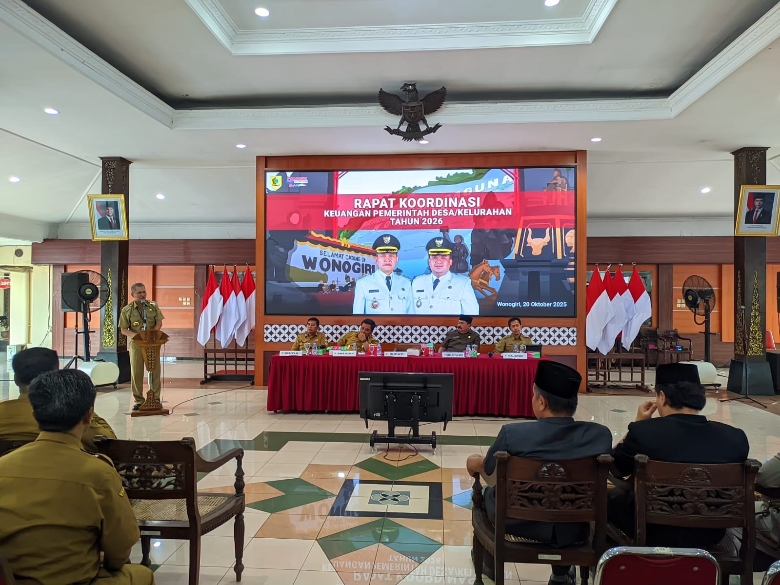 Rakor keuangan pemerintah desa/kelurahan tahun 2026 di pendapa rumah dinas Bupati Wonogiri, Senin (20/10/2025).