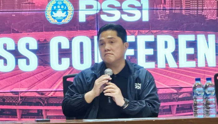 Ketua Umum PSSI Erick Thohir saat jumpa pers di Stadion Utama Gelora Bung Karno, Jakarta, Jumat (24/10/2025).