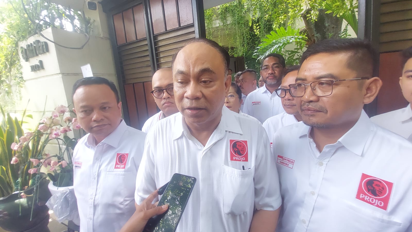 Ketua Umum Projo Budi Arie Setiadi usai bersilaturahmi ke kediaman Presiden ke-7 RI, Joko Widodo, Jumat (24/10) siang.