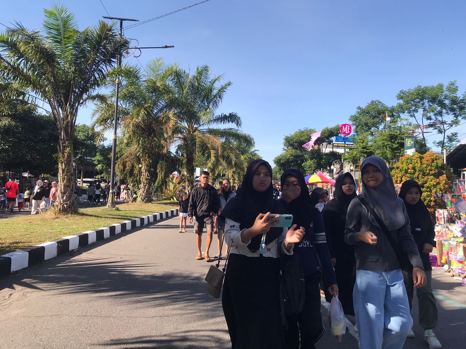 Masyarakat menikmati suasana CFD Boyolali belum lama ini.