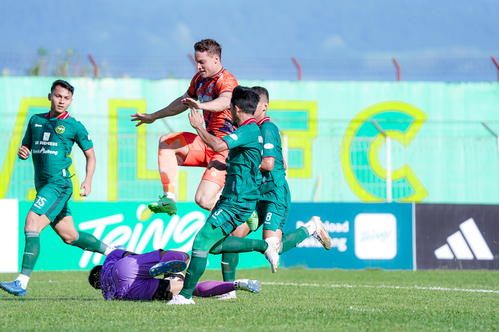 Laga Kendal Tornado FC vs Persipal Palu dalam pertandingan Championship 2025/2026.