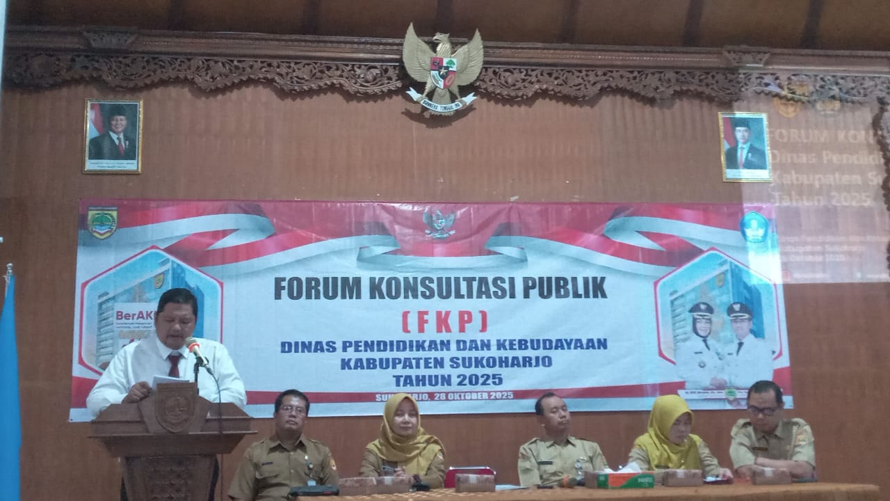 Plt Kepala Disdikbud Kabupaten Sukoharjo Havid Danang Purnomo Widodo beri arahan dalam forum konsultasi publik.