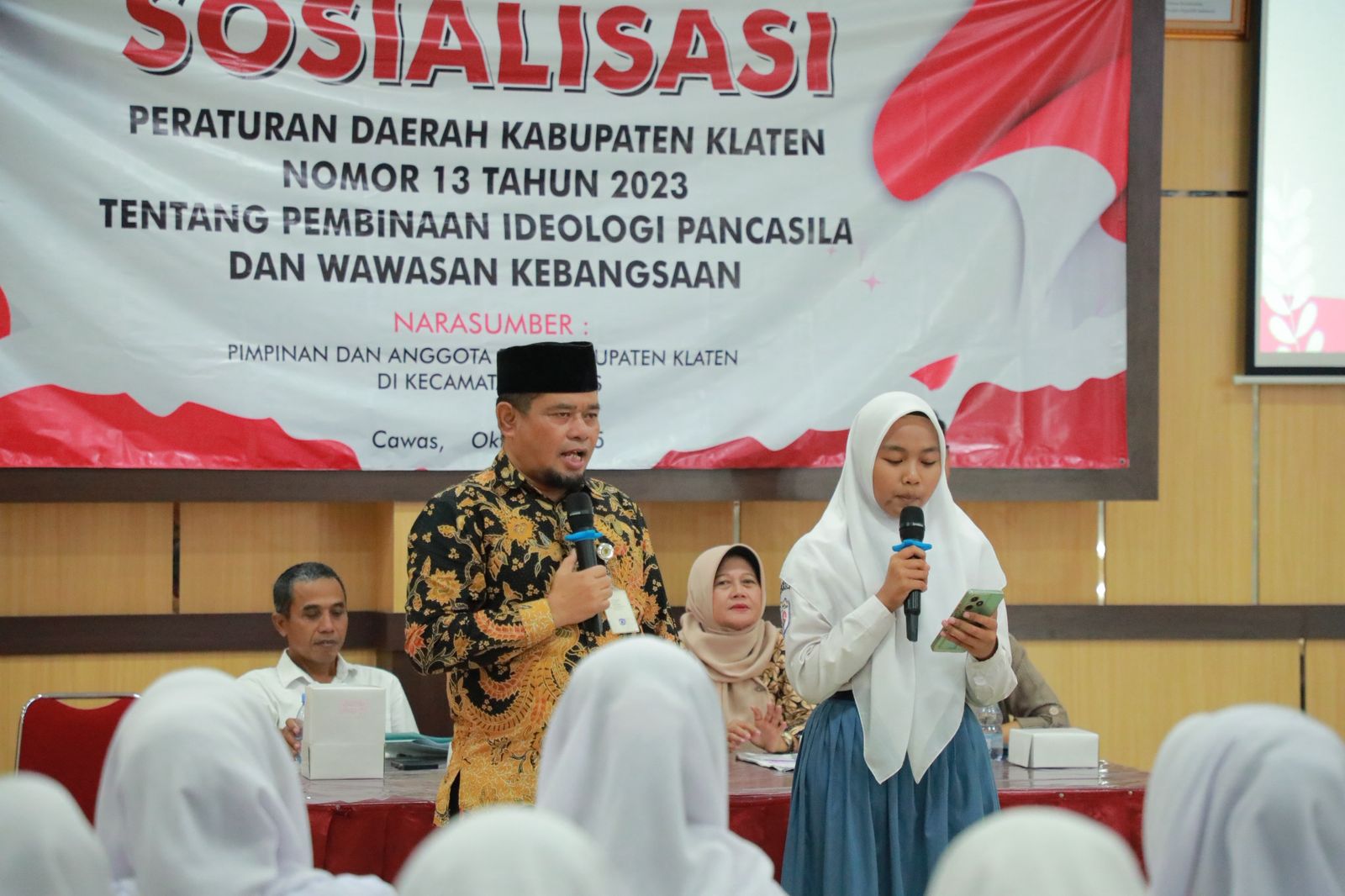 Ketua DPRD Kabupaten Klaten Edy Sasongko saat melakukan sosialisasi Perda Kabupaten Klaten Nomor 13 Tahun 2023 tentang Pembinaan Ideologi Pancasila dan Wawasan Kebangsaan ke sejumlah sekolah