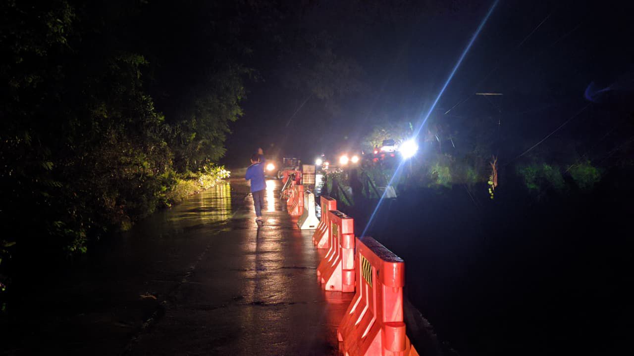 Empat titik di Boyolali dilanda longsor, banjir, dan pohon tumbang usai hujan deras disertai angin kencang pada Senin sore.
