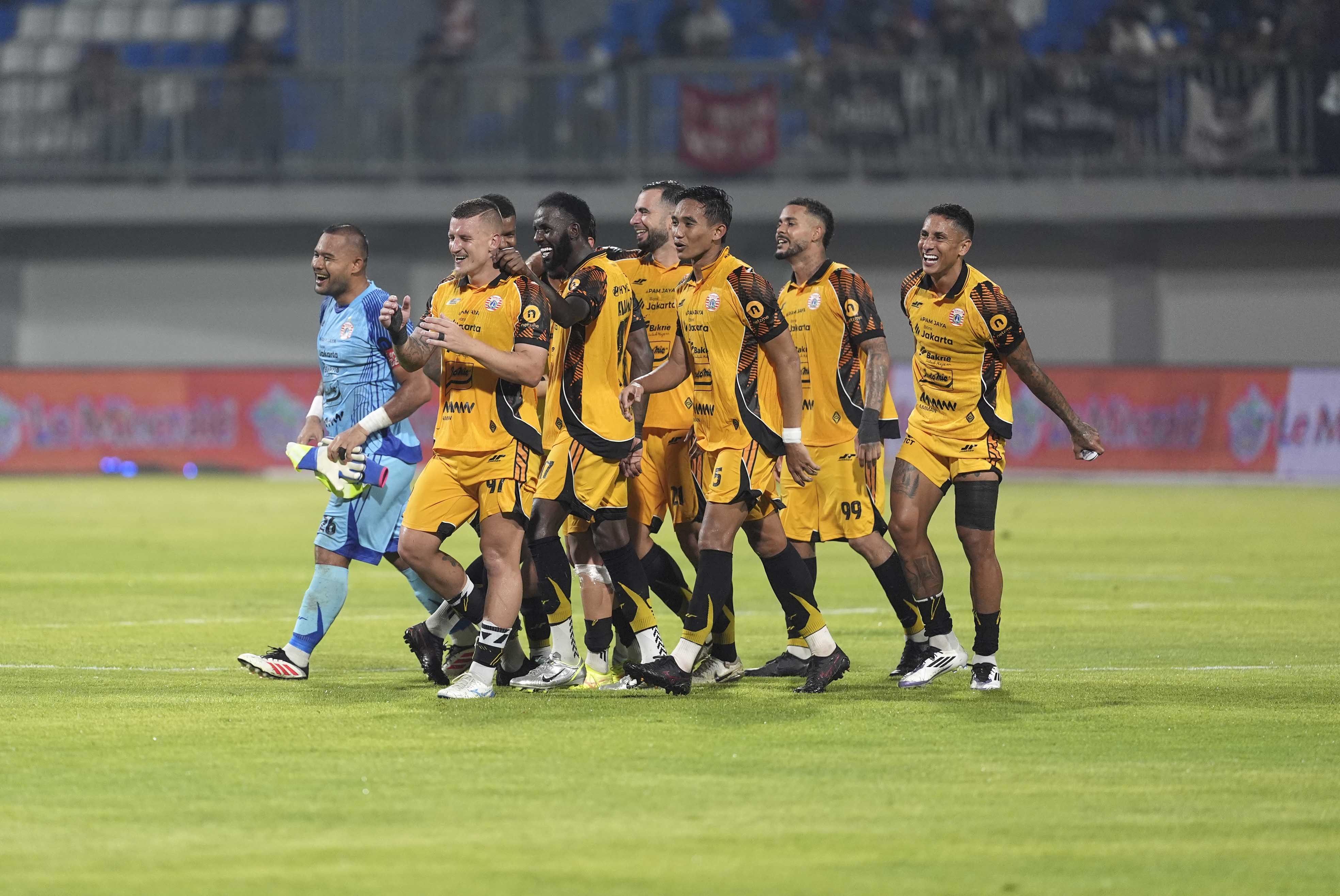 KOMPAK: Pemain Persija Jakarta saat menjalani laga lanjutan Super League.