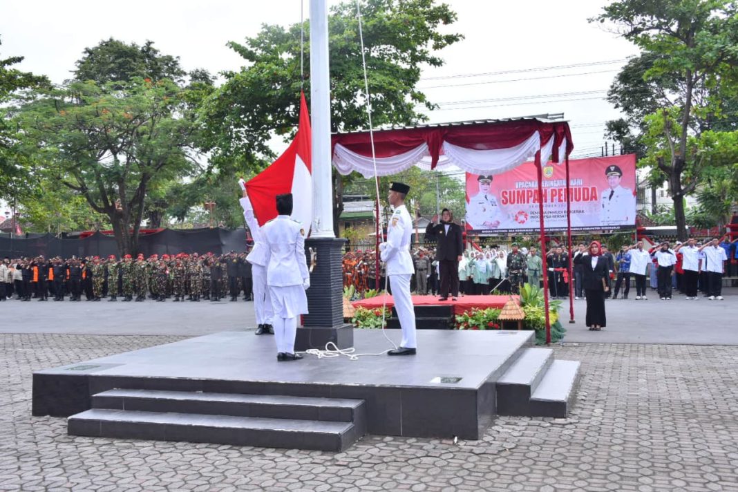 Bupati Sukoharjo Etik Suryani Menjadi Inspektur Upacara Hari Sumpah Pemuda 2025