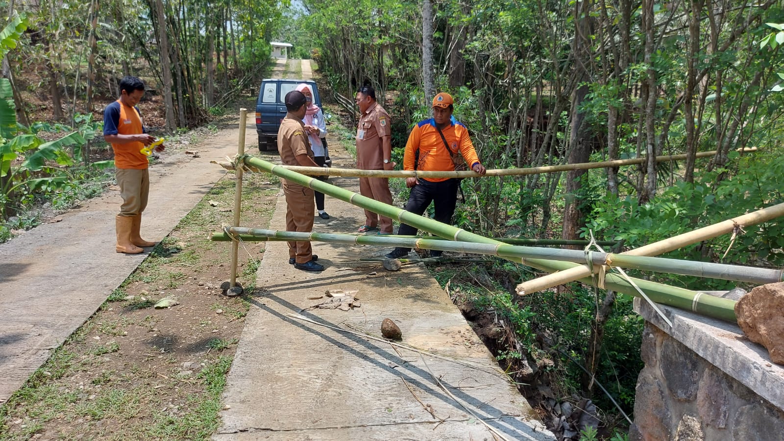 Sayap jembatan yang terdampak erosi di Kelurahan Giriharjo, Kecamatan Puhpelem, Wonogiri belum lama ini.