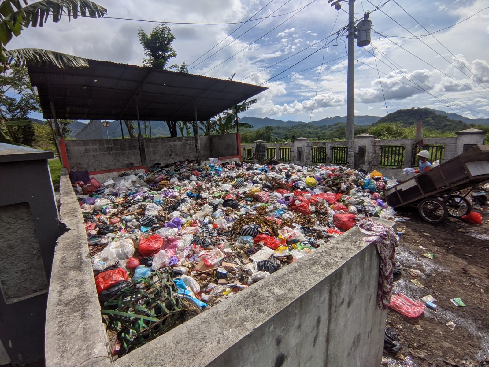 Kondisi terkini TPS di Krisak, Kecamatan Selogiri, Wonogiri yang dikeluhkan masyarakat.