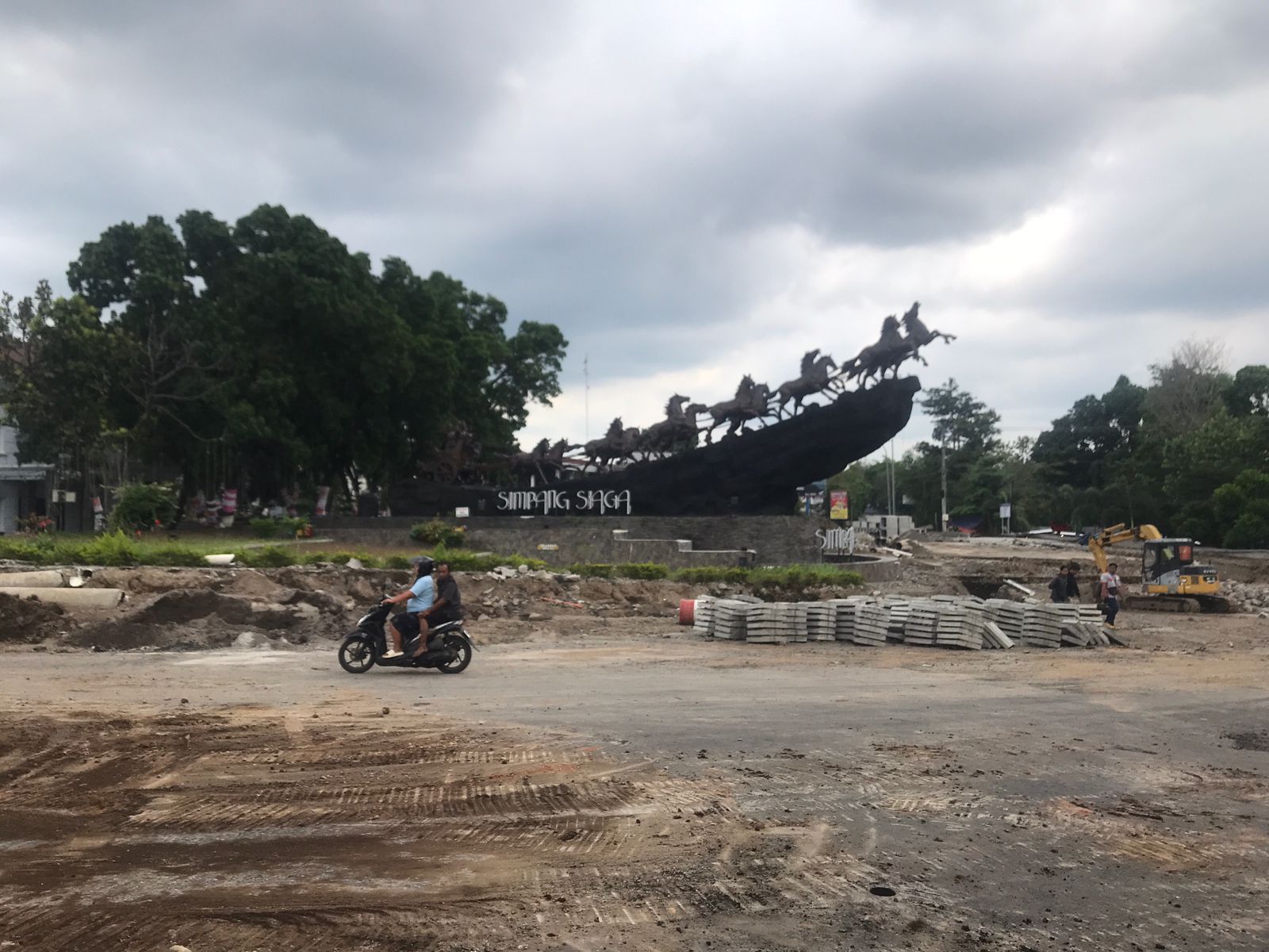 Kajari Boyolali dorong kontraktor Simpang Lima percepat proyek Jalan Pandanaran dan kejar deviasi hingga target positif.