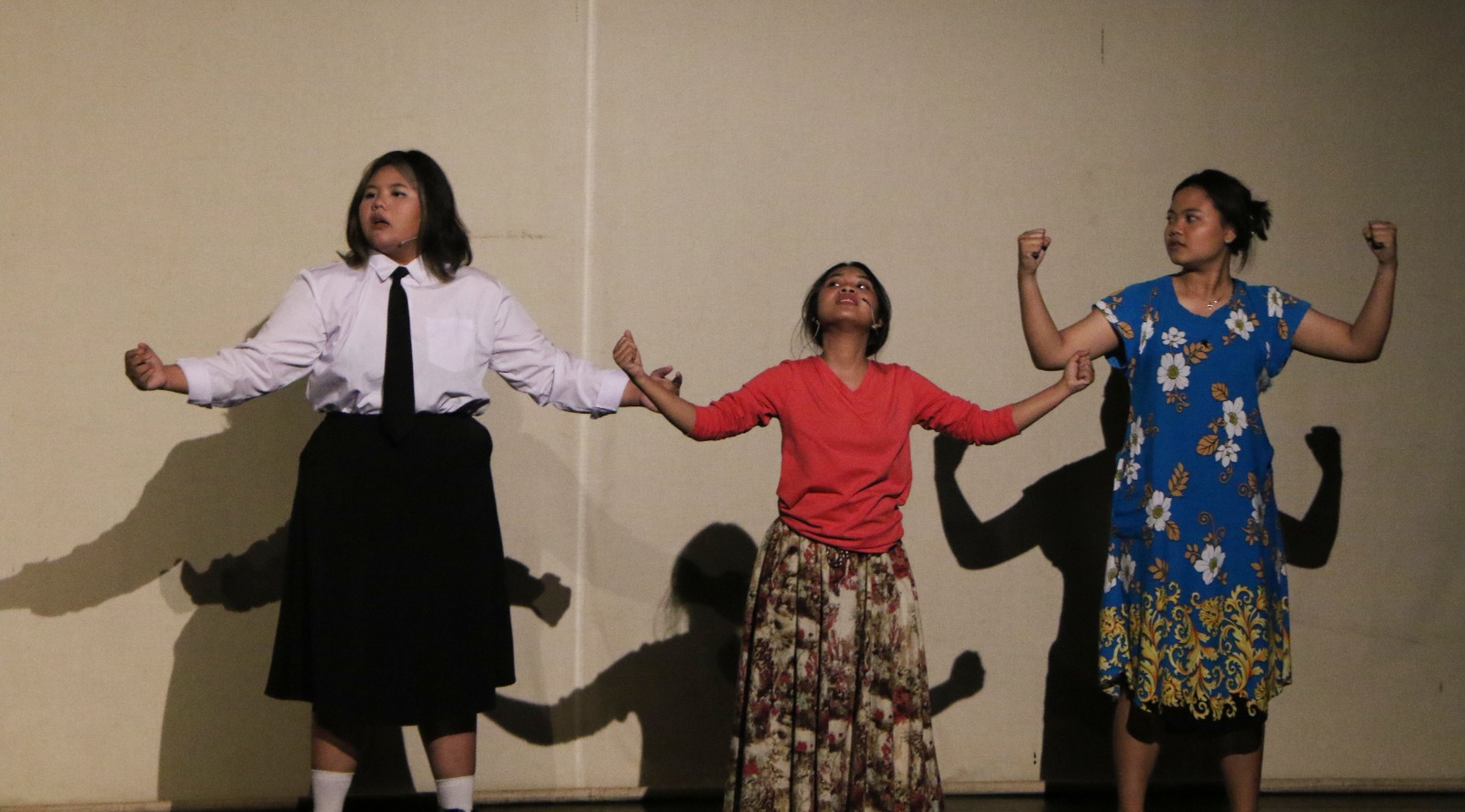 TEATRIKAL KOLABORATIF DARI MAHASISWA PRODI TEATER ISI SURAKARTA