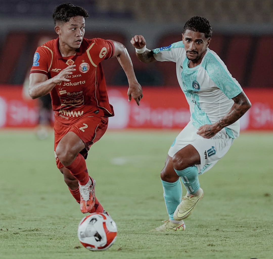 Laga Persija Jakarta vs PSBS Biak di Stadion Manahan Solo.