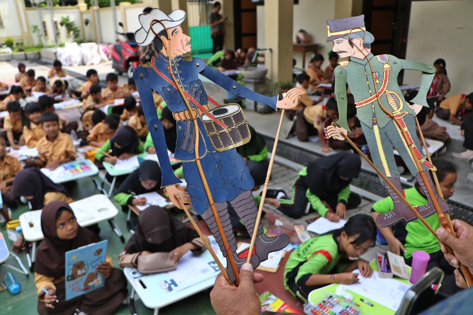 CINTA BUDAYA: Siswa SD Tugu, Jebres, memeriahkan Hari Wayang Sedunia lewat lomba mewarnai,&nbsp;JUmat (31/10/2025).