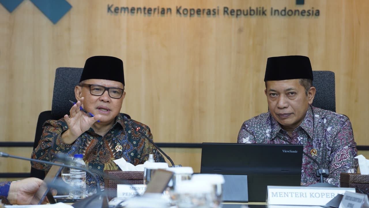 Menteri P2MI Mukhtarudin dan Menteri Koperasi RI Ferry Juliantono menekankan pentingnya sinergi antarkementerian untuk meningkatkan kesejahteraan pekerja migran pasca-penempatan.