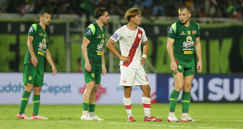 Laga Persebaya Surabaya vs Persis Solo di Stadion Gelora Bung Tomo.