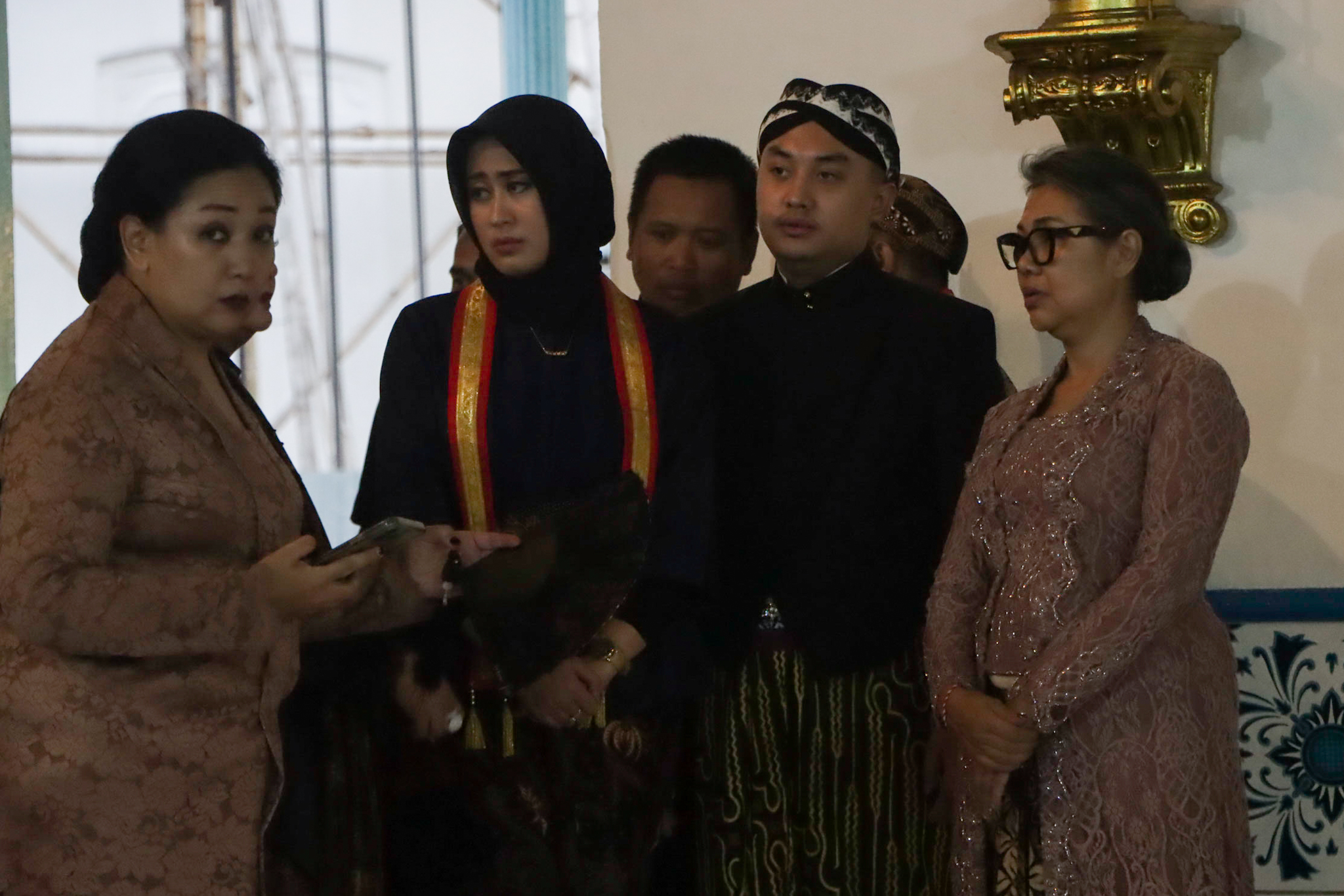 Astrid Widayani (dua dari kiri) ucap belasungkawa&nbsp;atas kepergiaan Pakubuwono XIII.