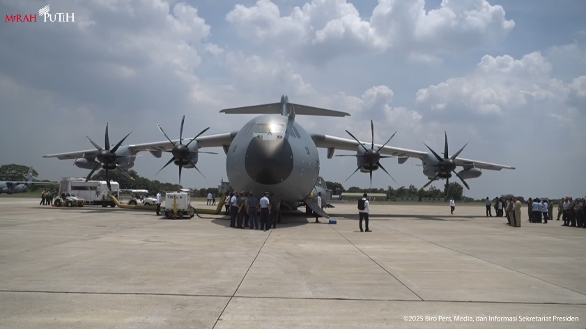 Momen Bersejarah! Detik-Detik Pesawat Airbus A400M Pertama Indonesia Tiba di Jakarta, Disambut Water Salute