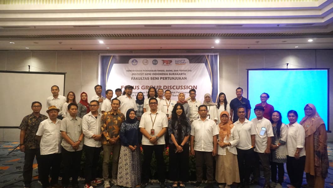 Rektor ISI Surakarta dan jajarannya menggelar FGD, Selasa kemarin (4/11).